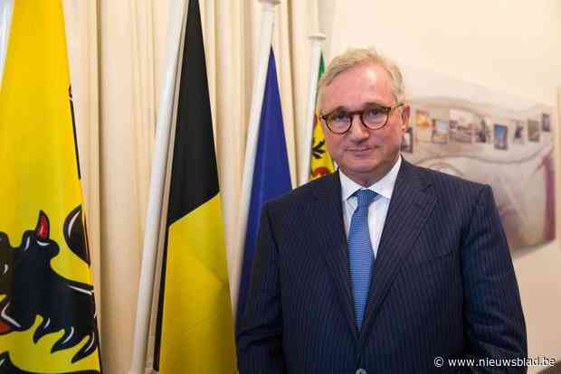 Marc Vanden Bussche (74) stopt onverwacht eind dit jaar als burgemeester van Koksijde: “Geef fakkel door aan volgende generatie”