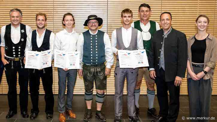 57 Junggesellen der Kreishandwerkerschaft Landsberg freigesprochen