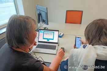 Digibank helpt al een jaar nieuwkomers met digitale vaardigheden: “Leren inloggen op Itsme of app van De Lijn gebruiken”