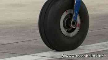 Pilot mit vier Migranten an Bord landet im Kreis Rottal-Inn - Fluglehrer ruft Polizei