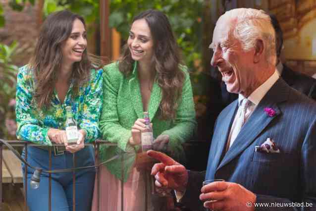 Double Dutch-tweeling Joyce en Raissa levert tonic nu ook aan Brits koningshuis: “Onze overleden vader zou trots geweest zijn”
