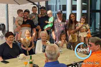 Maasmechelse turnclub trakteert rusthuisbewoners op een ijsje