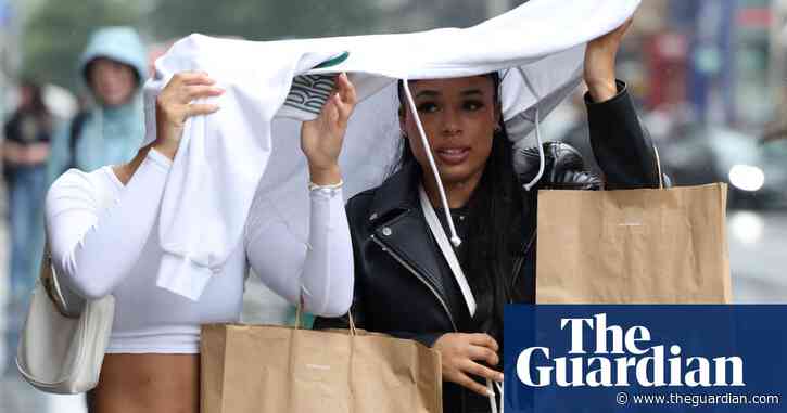 Poor weather and cost of living crisis drive UK summer spending down