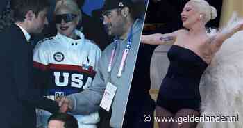 Lady Gaga liep al maanden met ring vol diamanten, maar in Parijs werd pas duidelijk dat ze verloofd is