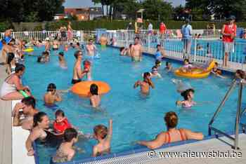Openluchtzwembad bereikt maximumcapaciteit: “Bloedhete temperatuur en redderstekort zorgen voor wachtrij”