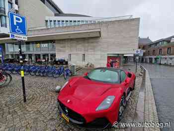 Gespot – Een invalide met een hele dikke Maserati
