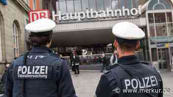 Zwei junge Männer attackieren Bahnsicherheitsmitarbeiter und Bundespolizisten – Vier Verletzte