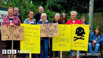 MP supports smelly landfill site protest