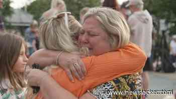 Bloemen, knuffels en kaarsjes voor slachtoffers steekpartij VK: 'Hartverscheurend'