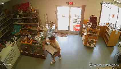 VIDEO: Disgruntled customer returns to store flashing gun