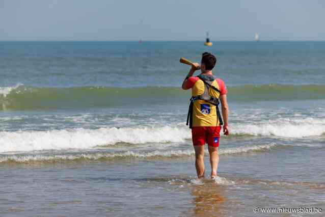 Surfinstructeurs redden uitgeputte jongen (17) net op tijd uit zee: “Tien minuten later en dit had fatale afloop”