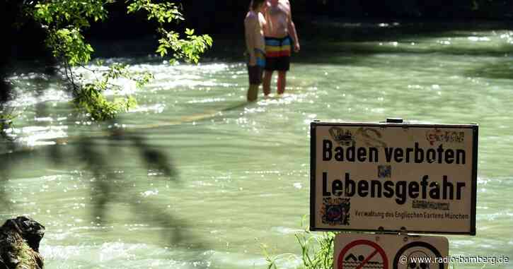 Mann stürzt Wehr im Eisbach hinunter – schwer verletzt