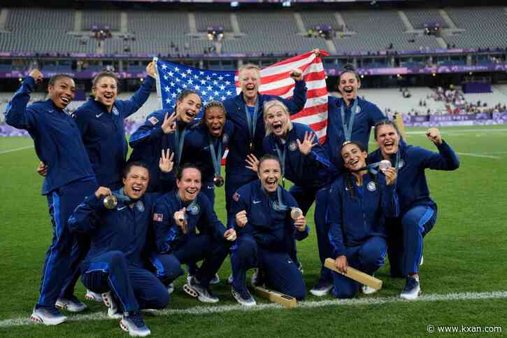 What's Hot in Paris | Rugby on the rise after U.S. wins first-ever women's medal while triathletes brave the Seine
