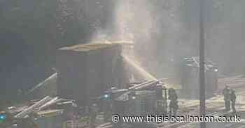 M25 J25 Enfield: Hay truck catches fire causing delays