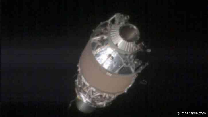Spacecraft travels to metal object orbiting Earth, snaps stunning views