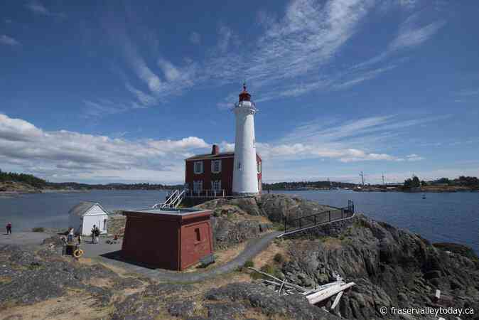 Coast Guard to end staffing at two B.C. lighthouses, following safety concerns