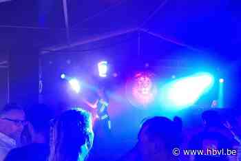 Zwarte tent, leeuw en zelfs de wc-madam: Hubo doet Tongerse discotheek Real herleven