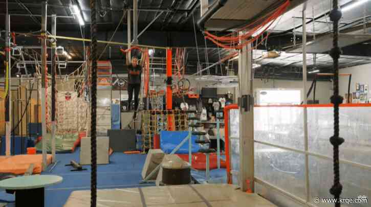 UNM student competing in the semifinals of American Ninja Warrior