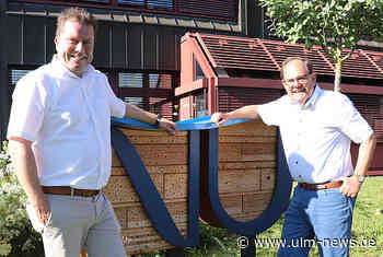 Wo andere Urlaub machen - neue Anlegestelle, Bänke  und Panoramaschaukel im Landkreis Neu-Ulm