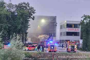Afvalbrand bij containerbedrijf in Wondelgem is onder controle: brandweer heeft site verlaten