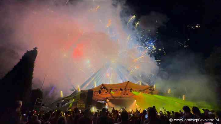 Biddinghuizen - Vuurwerk op Walibi gaat in één keer de lucht in: 'Technische fout zonder gevolgen'