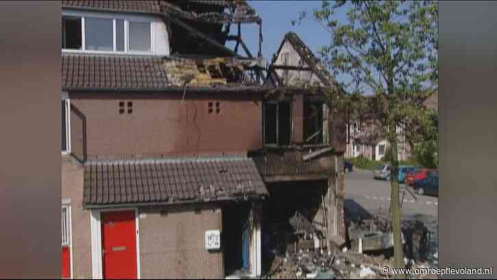 Almere - Terug in de tijd: Explosie en ontsnapte tbs'er, Eef Hoos strijkt neer in Almere