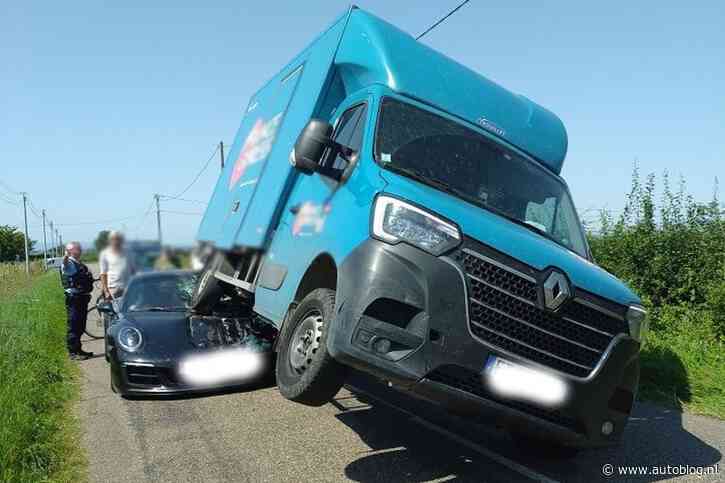 Je parkeert je bus bovenop een Porsche. Mag dat?
