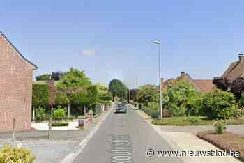 Bromfietser gewond naar het ziekenhuis na botsing met personenwagen