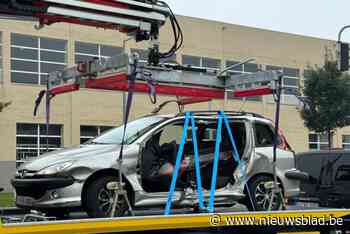 65-jarige bestuurder gekneld in wagen bij ongeval op Noorderlaan