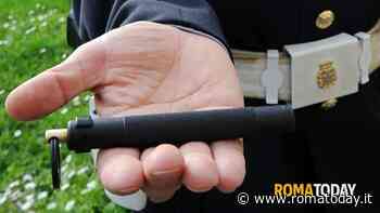 Spray al peperoncino per rapinare i turisti seduti al bar