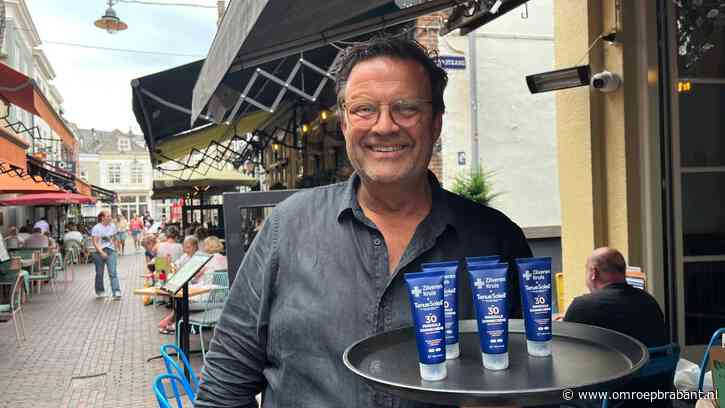 Bij dit café staat naast bier en bitterballen nu ook zonnebrand op het menu