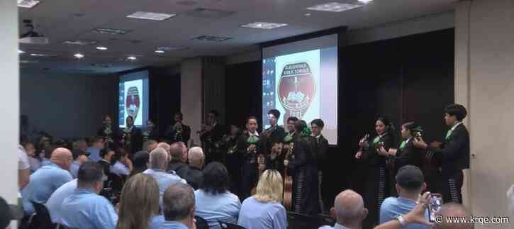Albuquerque Public Schools welcome police force back to work