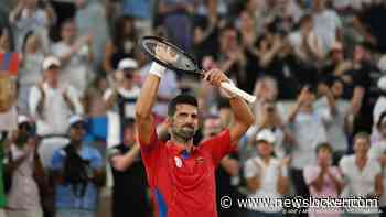 Djokovic verslaat Tsitsipas en schaart zich bij laatste vier