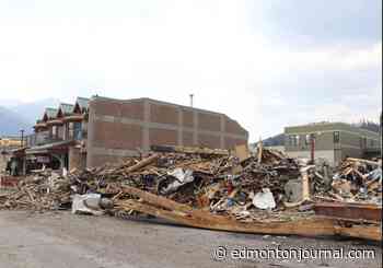 Crews holding Jasper wildfire but warmer weekend weather looms