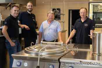 Trouwe medewerkers nemen Van Riel Grootkeukens over: “Samen op school, samen in de zaak”