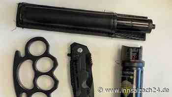 Schleuser geht Polizei auf A8 ins Netz und hat buntes Waffen-Arsenal dabei