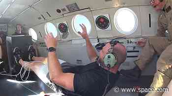 Artemis 2 exercise device soars in parabolic flight (photos, video)