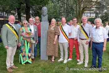 Eeklose meester Romain Coemelck vereeuwigd met borstbeeld: “Definitief een ereplaats in onze kunstscène”