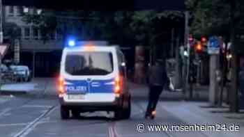 Über dieses Video diskutiert Deutschland: Polizei holt Po-Grapscher vom E-Scooter