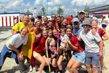 Massaal meebrullen voor Red Panther Michelle en Red Lion Thibeau: familiereünies langs hockeyveld