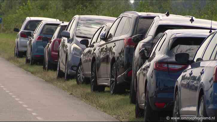 Flevoland - Nieuwsoverzicht 02/08 | Gemeente ziet bermparkeren door de vingers • Ontslag na seks met jeugdgevangene