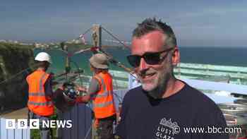 Beach bar turns to zip line for beer keg delivery