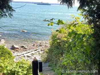 Critics not impressed as West Vancouver mayor defends selling public beach access to private buyer