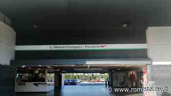 Paura in metro: senza biglietto minaccia con una pistola l'addetto alla sicurezza