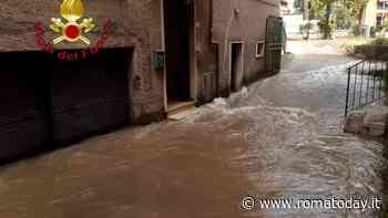 Si rompe una conduttura: strade come fiumi e residenti evacuati. Città a secco
