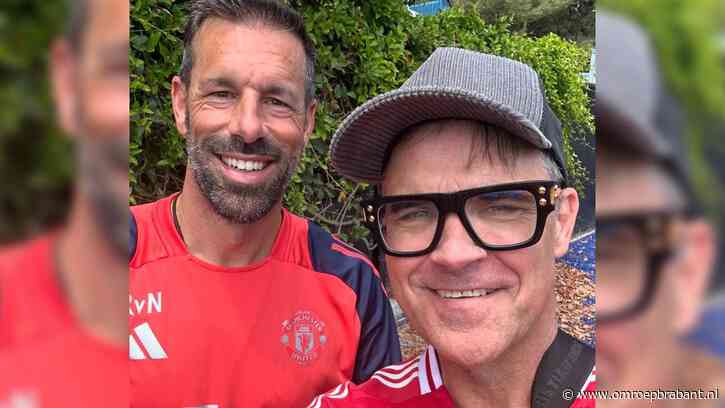 Robbie Williams uitzinnig blij door foto met idool Ruud van Nistelrooij
