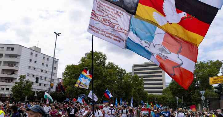 «Querdenker» demonstrieren in Berlin