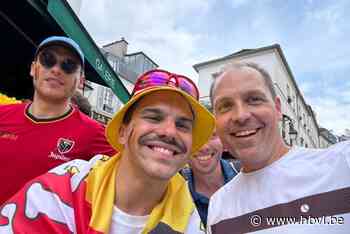 Limburgse wielerfans in Parijs genieten van gouden medaille: “Iedereen riep ‘Remco, Remco, Remco!”