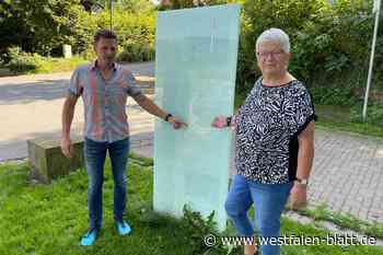 Nächtlicher Vandalismus: Glasstele an der Weserpromenade stark beschädigt