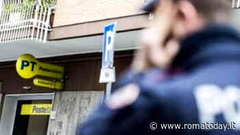 Rapina le poste a 66 anni con barba e naso finti, sulle mani la colla essiccata